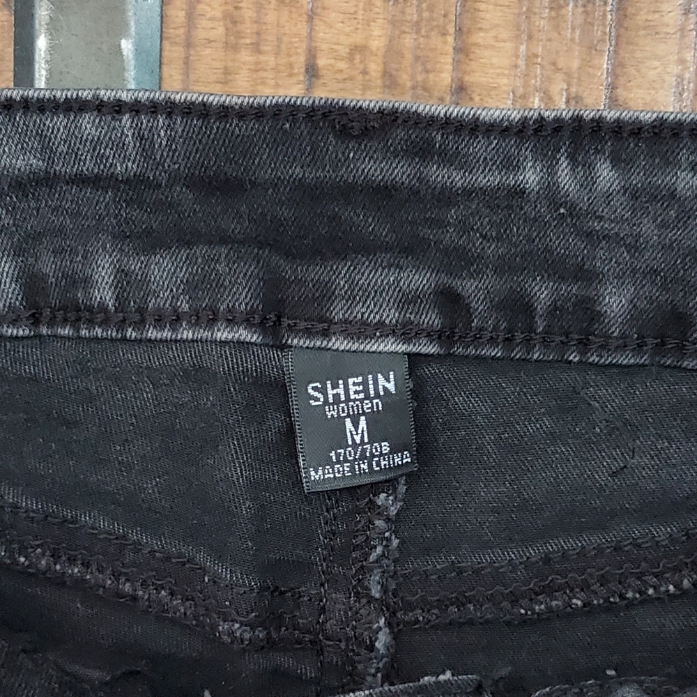 🖤 Black Hearts Denim Shorts 🖤 - Picture 10 of 11